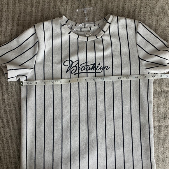 Sz 9y SHEIN girls Cream and Black Striped Kids T-Shirt - Picture 10 of 17